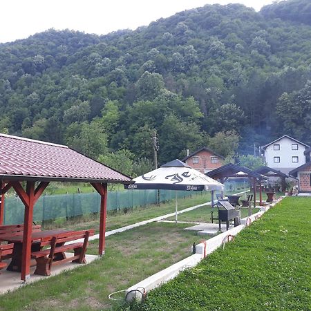 Hostel Topic Μπάνια Λούκα Εξωτερικό φωτογραφία