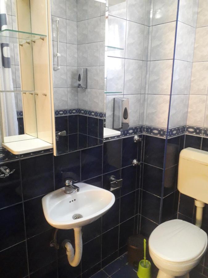 Hostel Topic Μπάνια Λούκα Εξωτερικό φωτογραφία