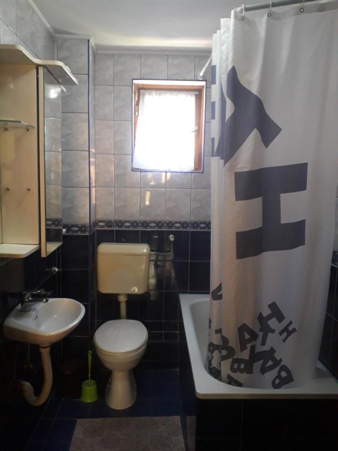 Hostel Topic Μπάνια Λούκα Εξωτερικό φωτογραφία