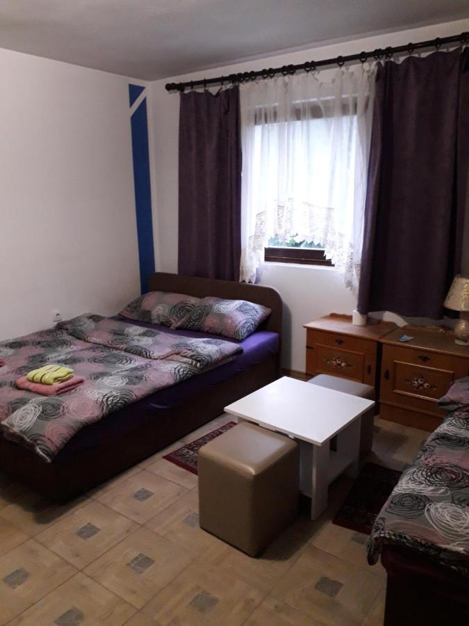 Hostel Topic Μπάνια Λούκα Εξωτερικό φωτογραφία