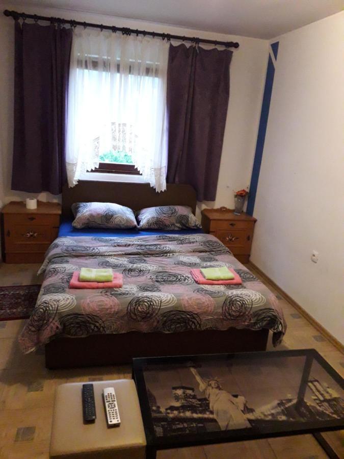 Hostel Topic Μπάνια Λούκα Εξωτερικό φωτογραφία