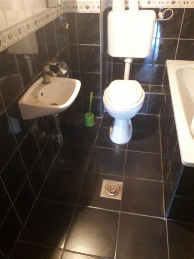 Hostel Topic Μπάνια Λούκα Εξωτερικό φωτογραφία