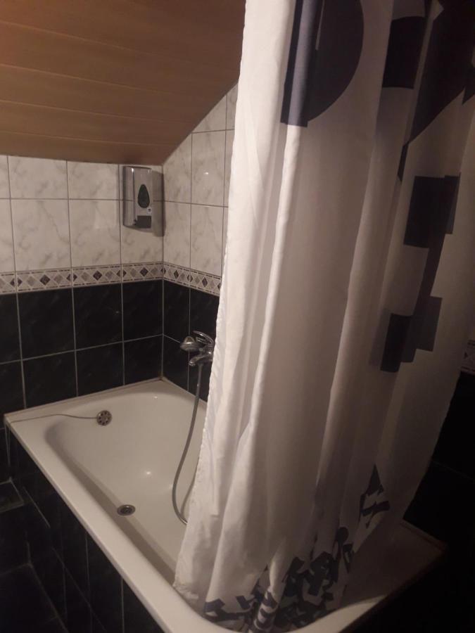 Hostel Topic Μπάνια Λούκα Εξωτερικό φωτογραφία