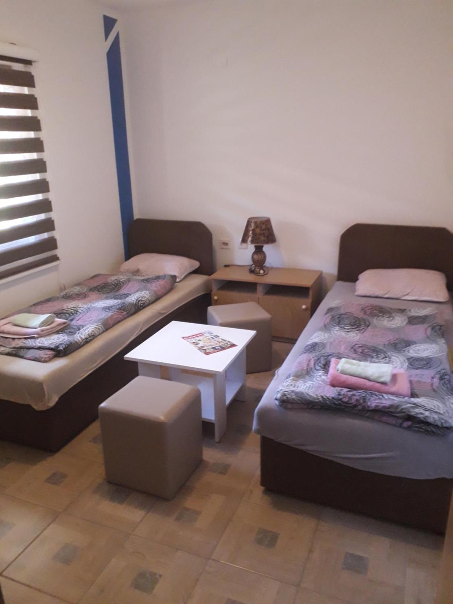 Hostel Topic Μπάνια Λούκα Δωμάτιο φωτογραφία