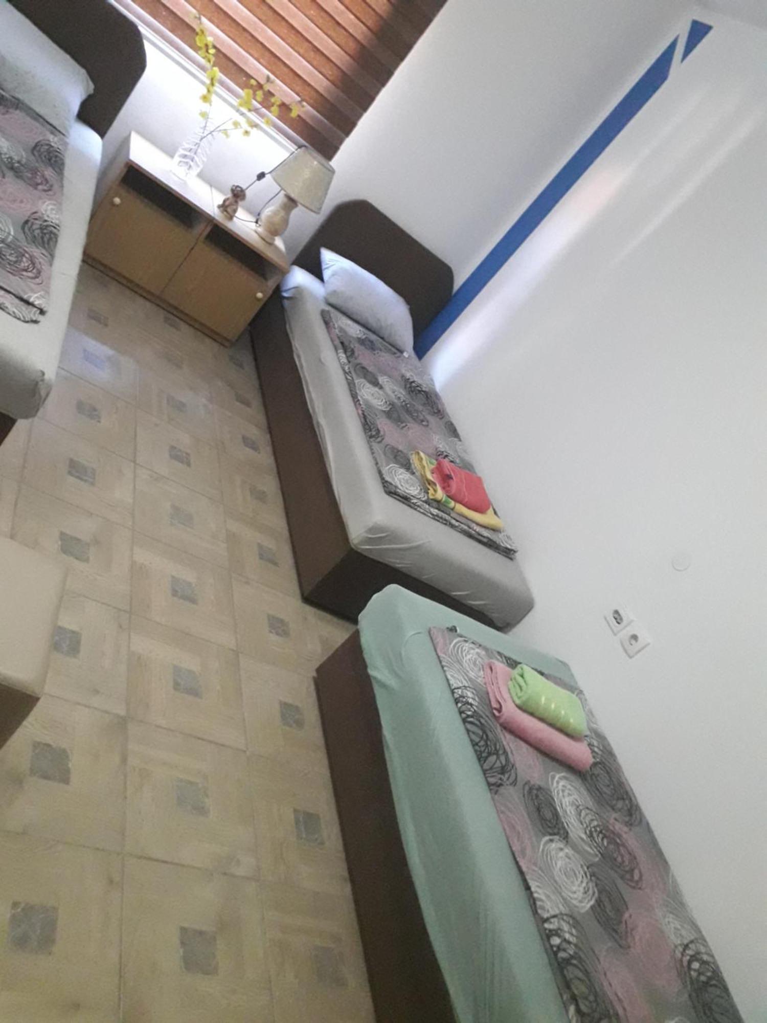 Hostel Topic Μπάνια Λούκα Δωμάτιο φωτογραφία