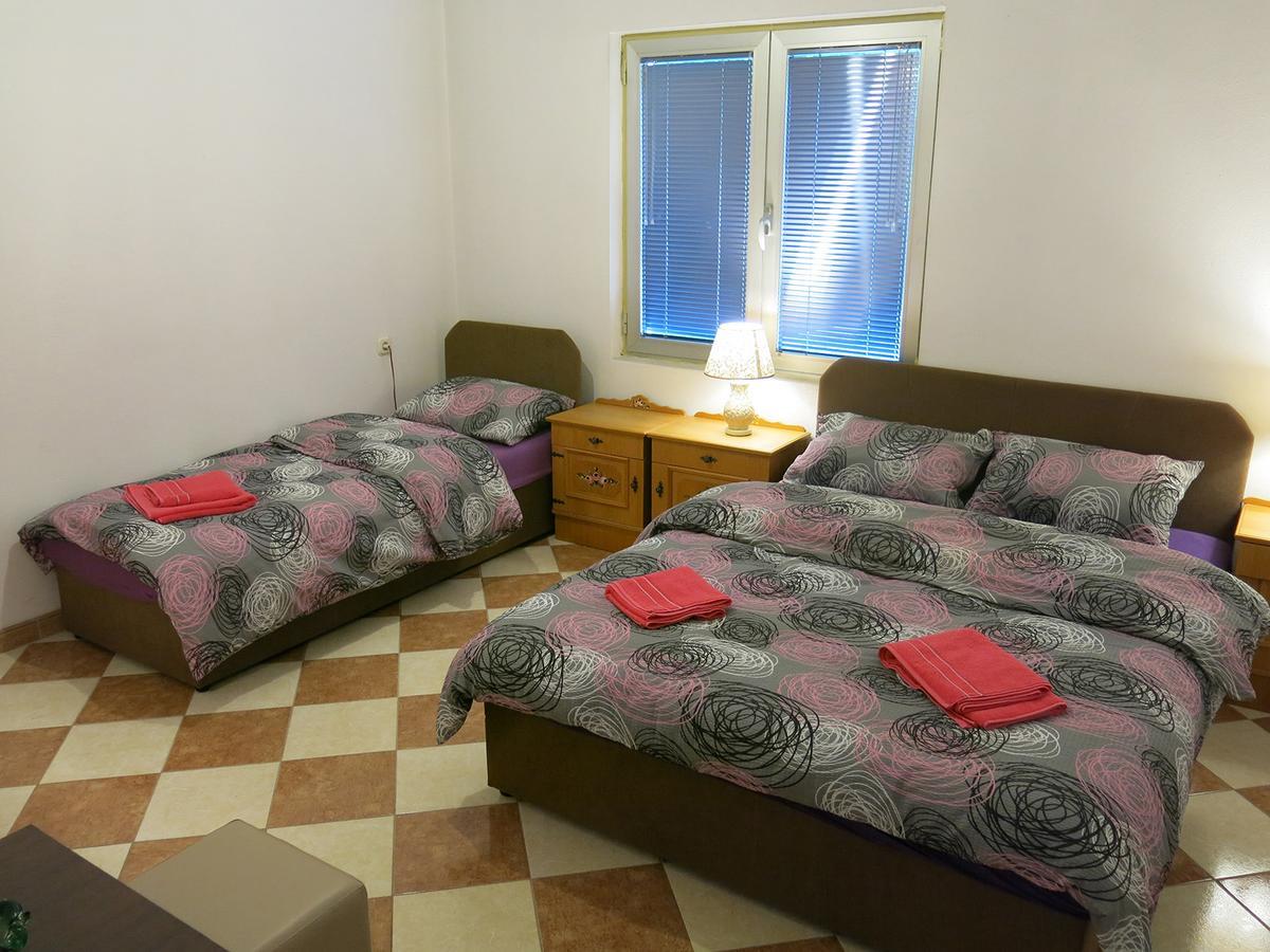 Hostel Topic Μπάνια Λούκα Εξωτερικό φωτογραφία