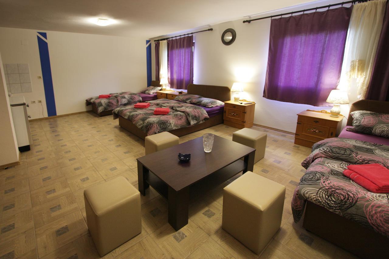 Hostel Topic Μπάνια Λούκα Εξωτερικό φωτογραφία