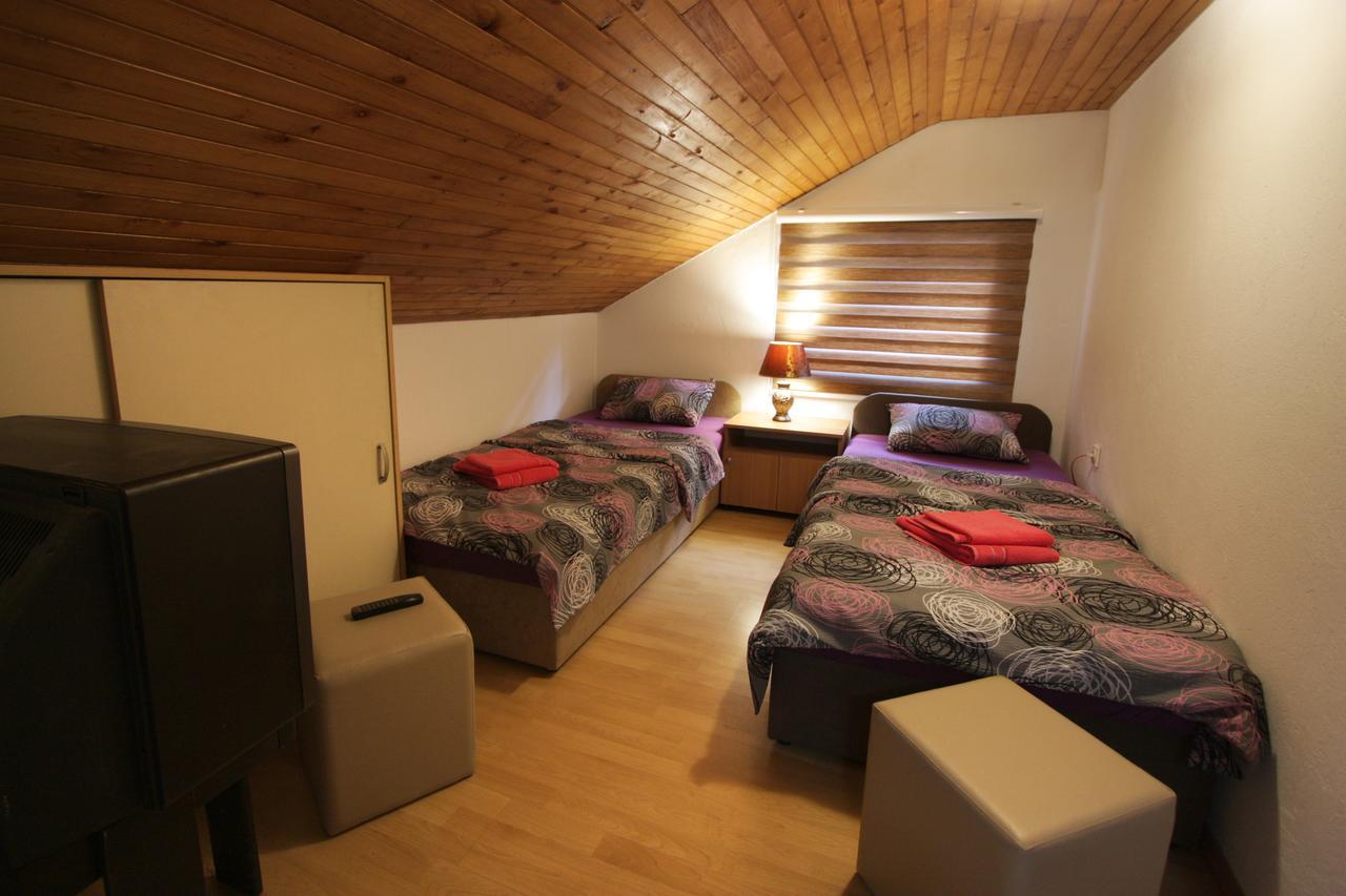 Hostel Topic Μπάνια Λούκα Εξωτερικό φωτογραφία
